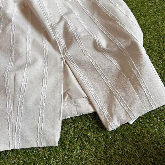 H&M Women's Cream textured-weave wrap skirt, 6 Minimalist Elevated Basic - Picture 5 of 8